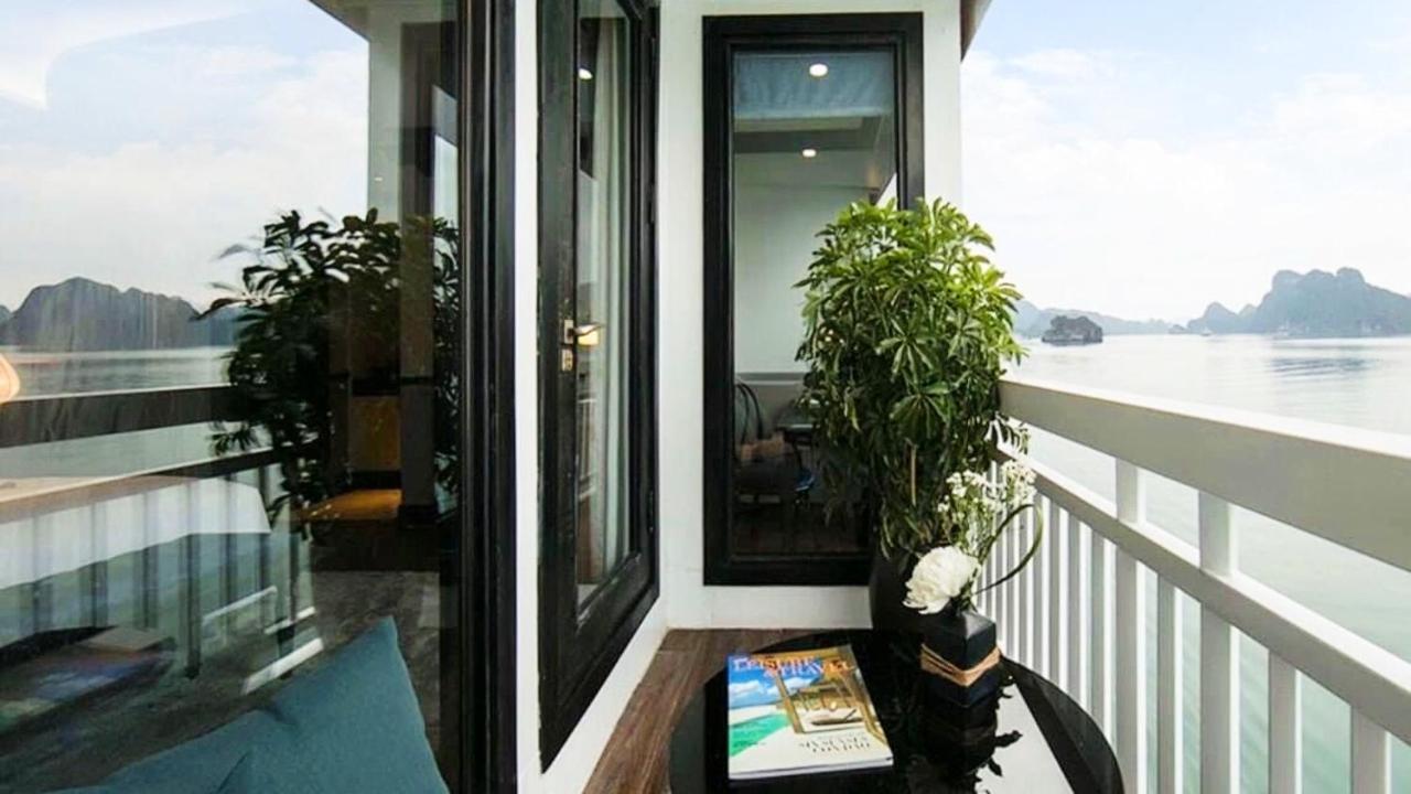 Lotus Elegance Cruise Hotel Ha Long Buitenkant foto