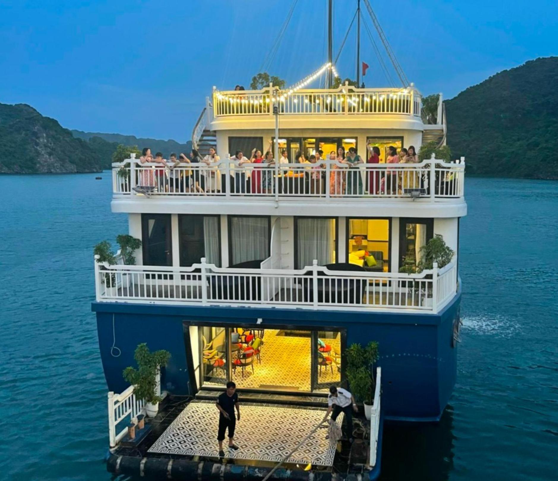 Lotus Elegance Cruise Hotel Ha Long Buitenkant foto