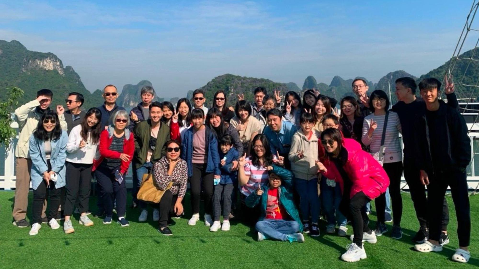 Lotus Elegance Cruise Hotel Ha Long Buitenkant foto