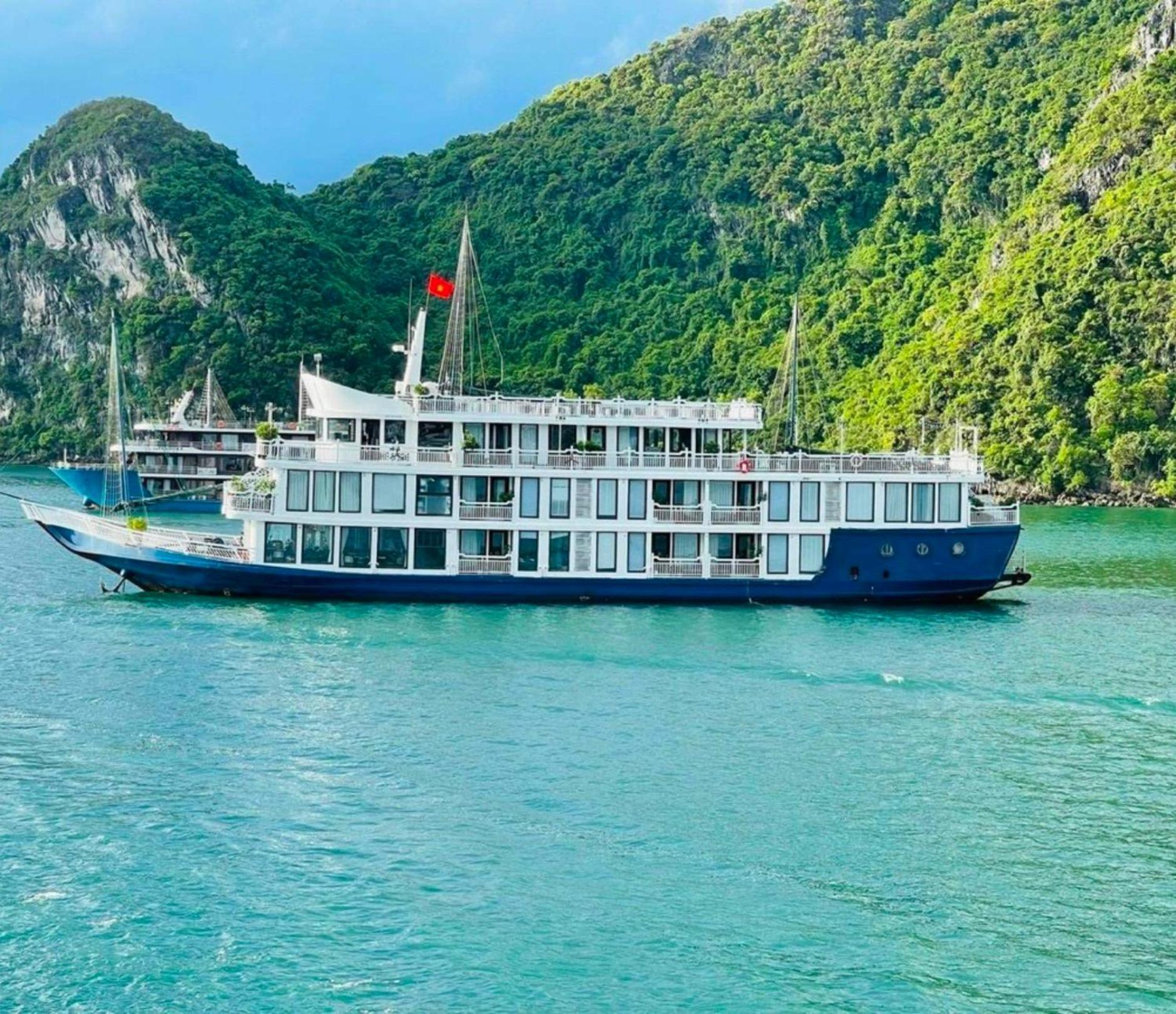 Lotus Elegance Cruise Hotel Ha Long Buitenkant foto